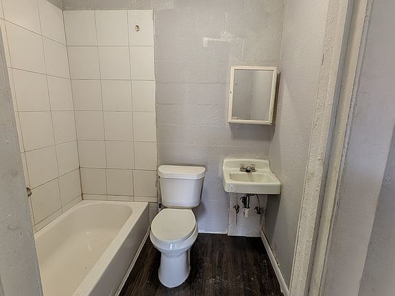 3rd image of 1002 Daniels St