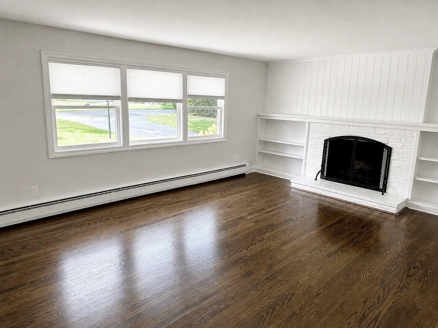 3 bed, 1.5 bath, 2656 sqft, $4,000 — Photo 3