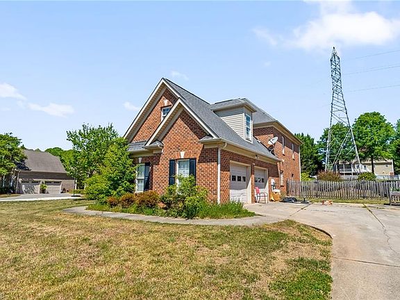 2nd image of 135 Oak Run Ct