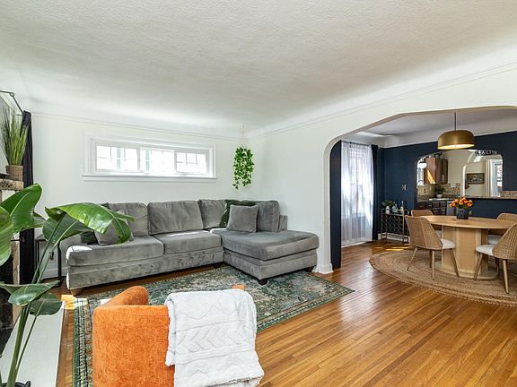 4th image of 4151 Queen Ave N