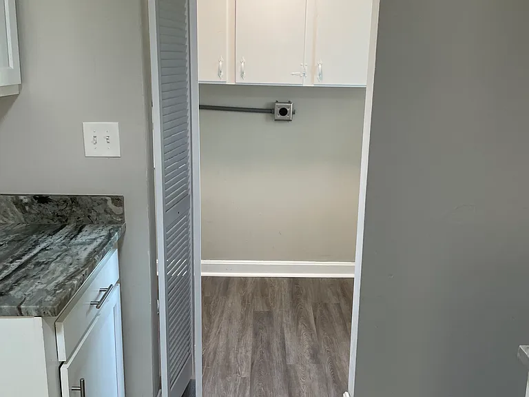 Washer/dryer hookups