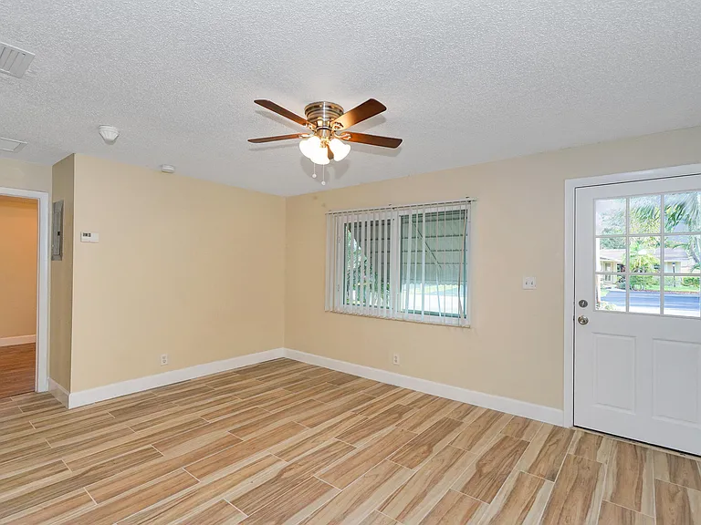 2716 SW 46th St #1 — Photo 8