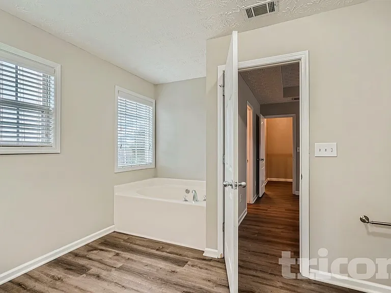 80 Maple Trce — Photo 11