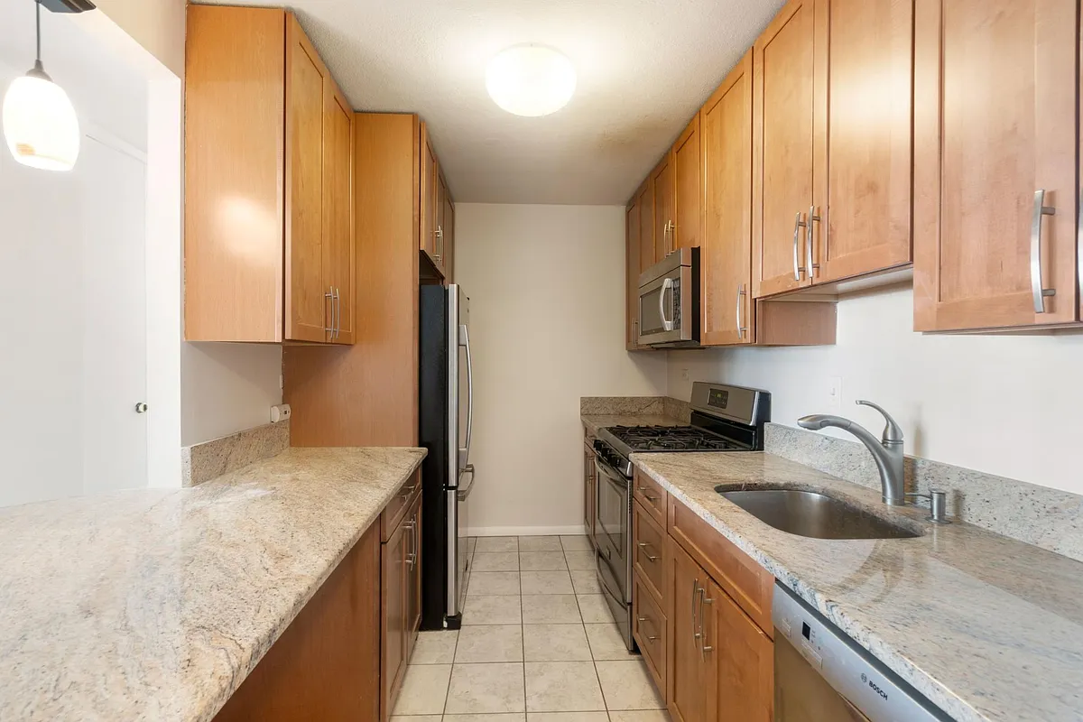 Building Photo - 6 Whittier Pl #12M