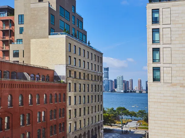 427 Washington Street image 3 of 17