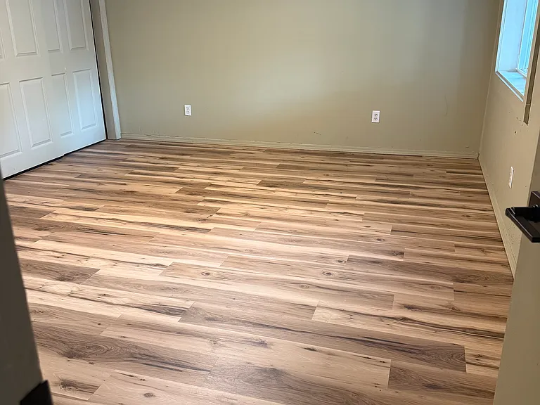 289 SE Hazel St — Photo 3