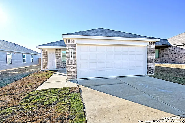 3 bed, 2.0 bath, 1266 sqft, $1,475 — Photo 1