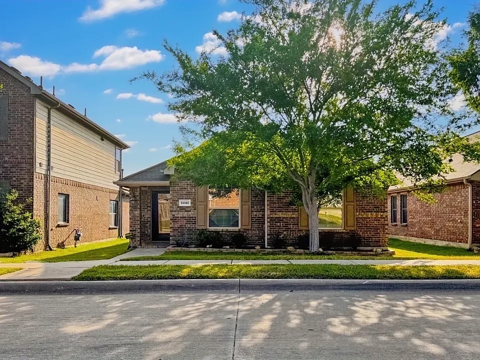8440 Gentian Dr