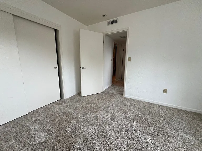 495 Jennifer St — Photo 14