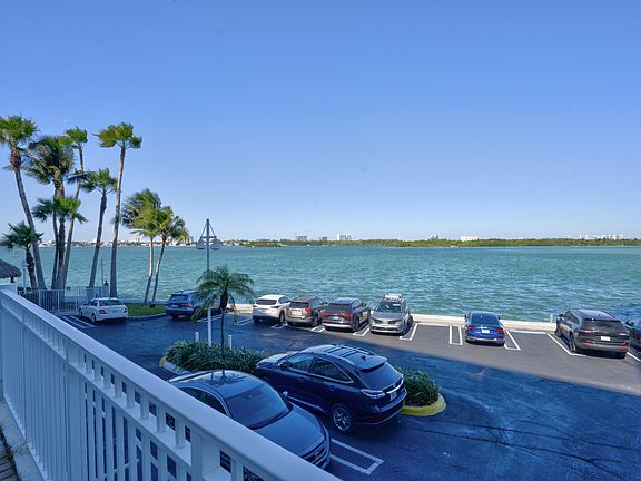 4th image of 10350 W Bay Harbor Dr APT 1-3T