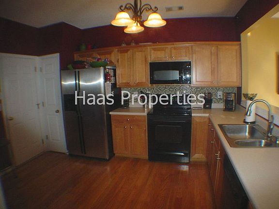 2nd image of 253 Regent Sq