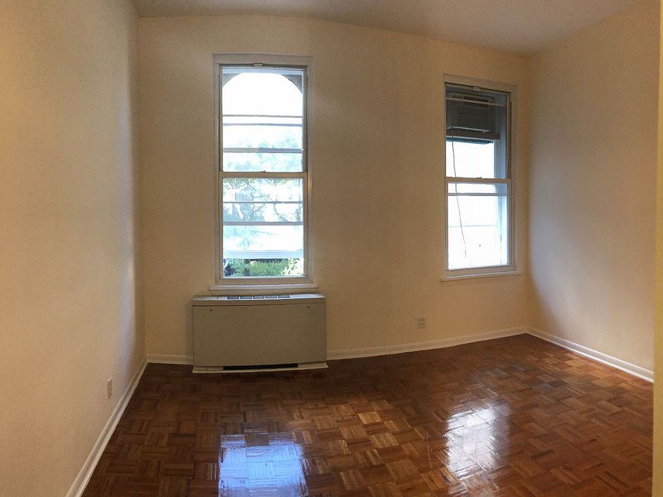 1st image of 2020 Broadway APT 2D