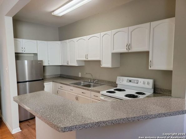 716 E Grayson St APT 3