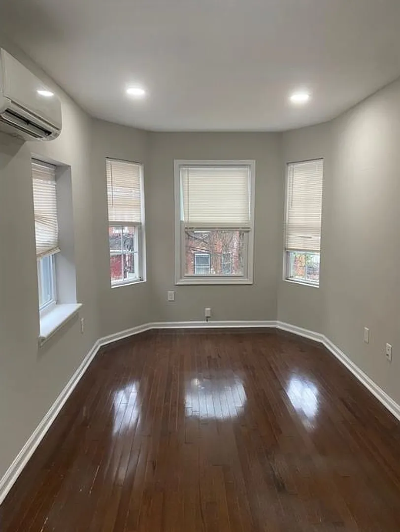 1435 Cambridge St, — Photo 2