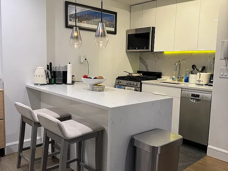 210 W 19th St #6G — Photo 5