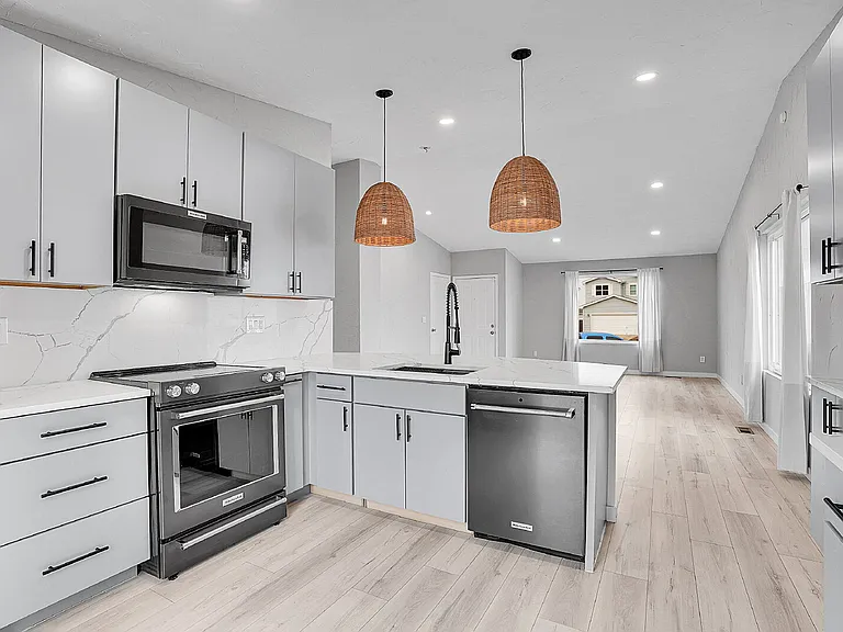 8065 Eagleview Dr — Photo 12