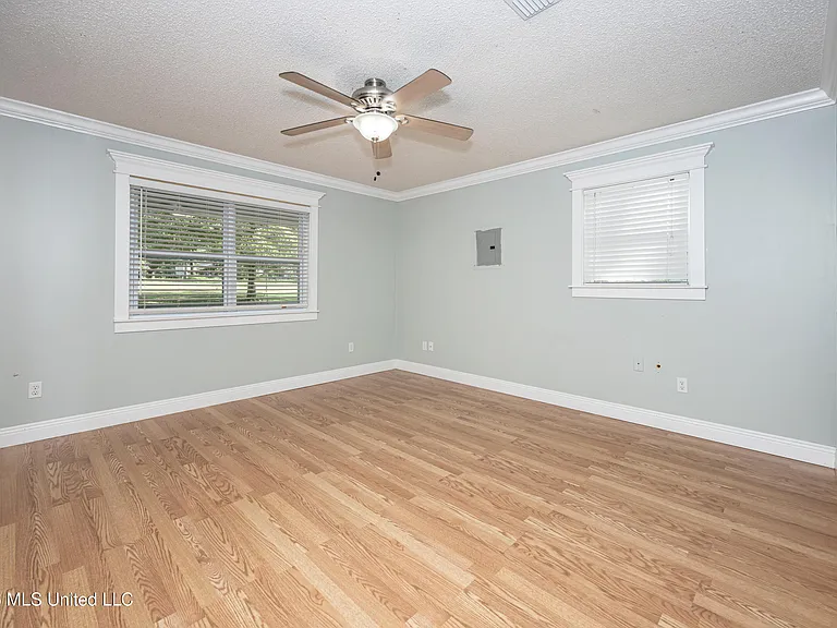 20608 Scarborough Rd — Photo 33