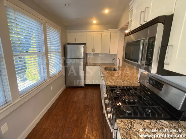 22 Peter Parley Rd #1L, Boston, MA 02130