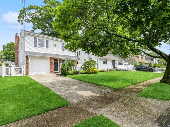 21 Brendan Avenue, Massapequa Park, NY 11762