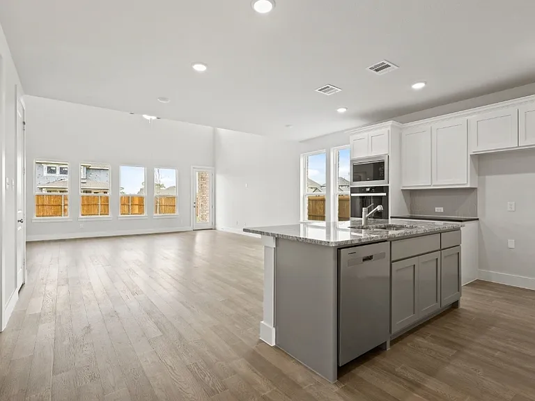 3821 Ablon Trl — Photo 2