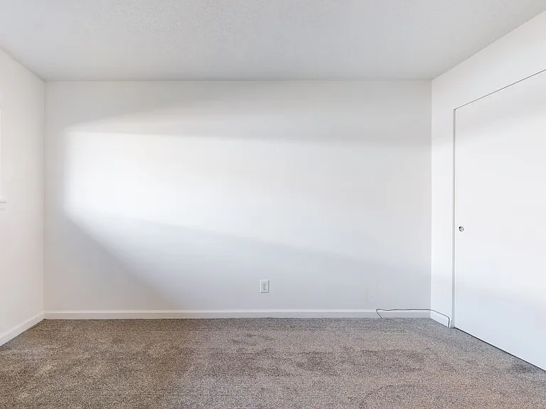 Welcome to Heather Place Apartments - Where comfort meets convenience! — Photo 18