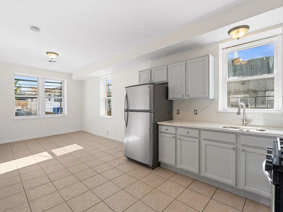613 Ridge Rd #2R