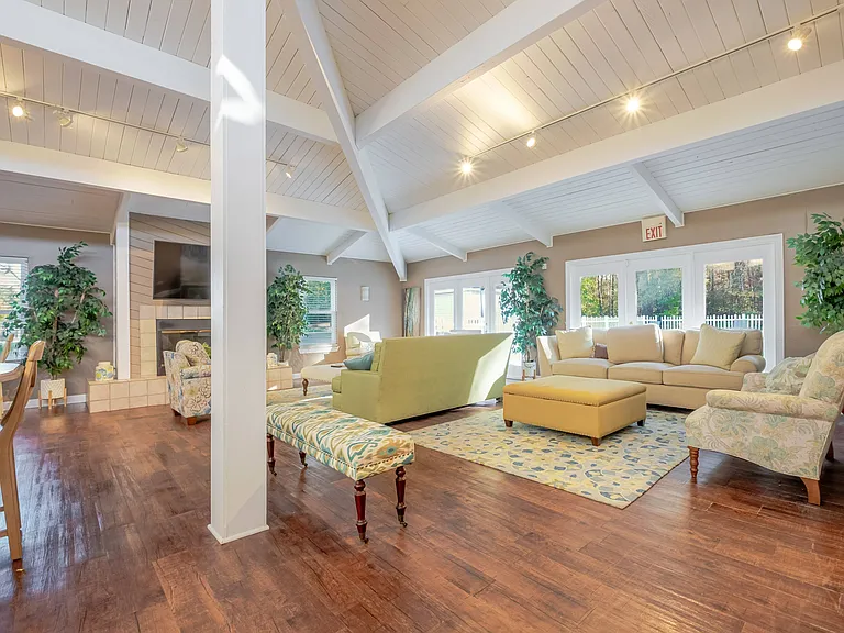 Laurel Pines — Photo 22