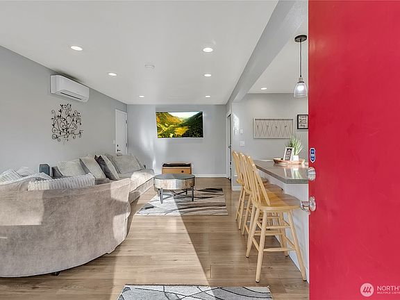 5th image of 16913 6th Avenue E