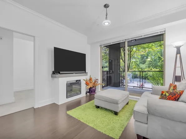 7418 Byrnepark Walk #203, Burnaby, BC V3N 0B3