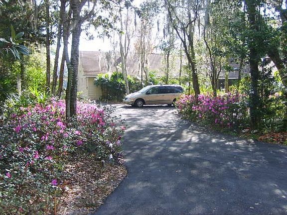 CIRCULAR DRIVEWAY