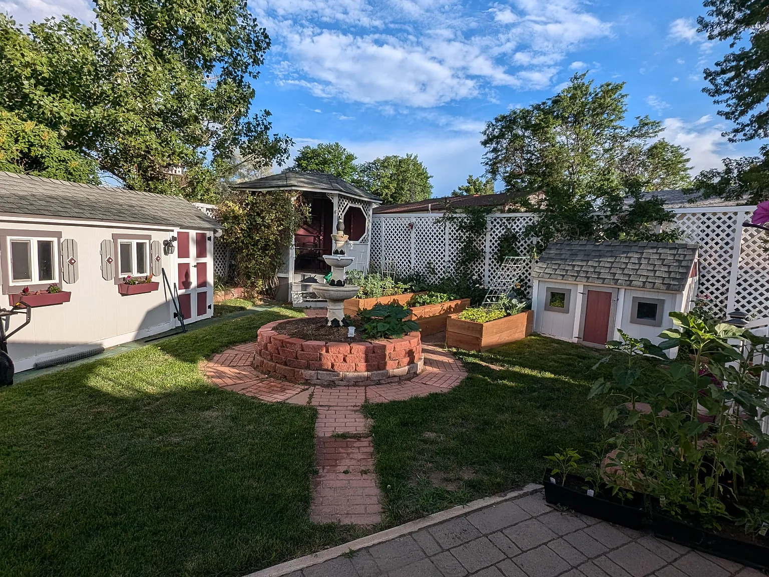 4 bed, 2500 sqft, $850 — Photo 2