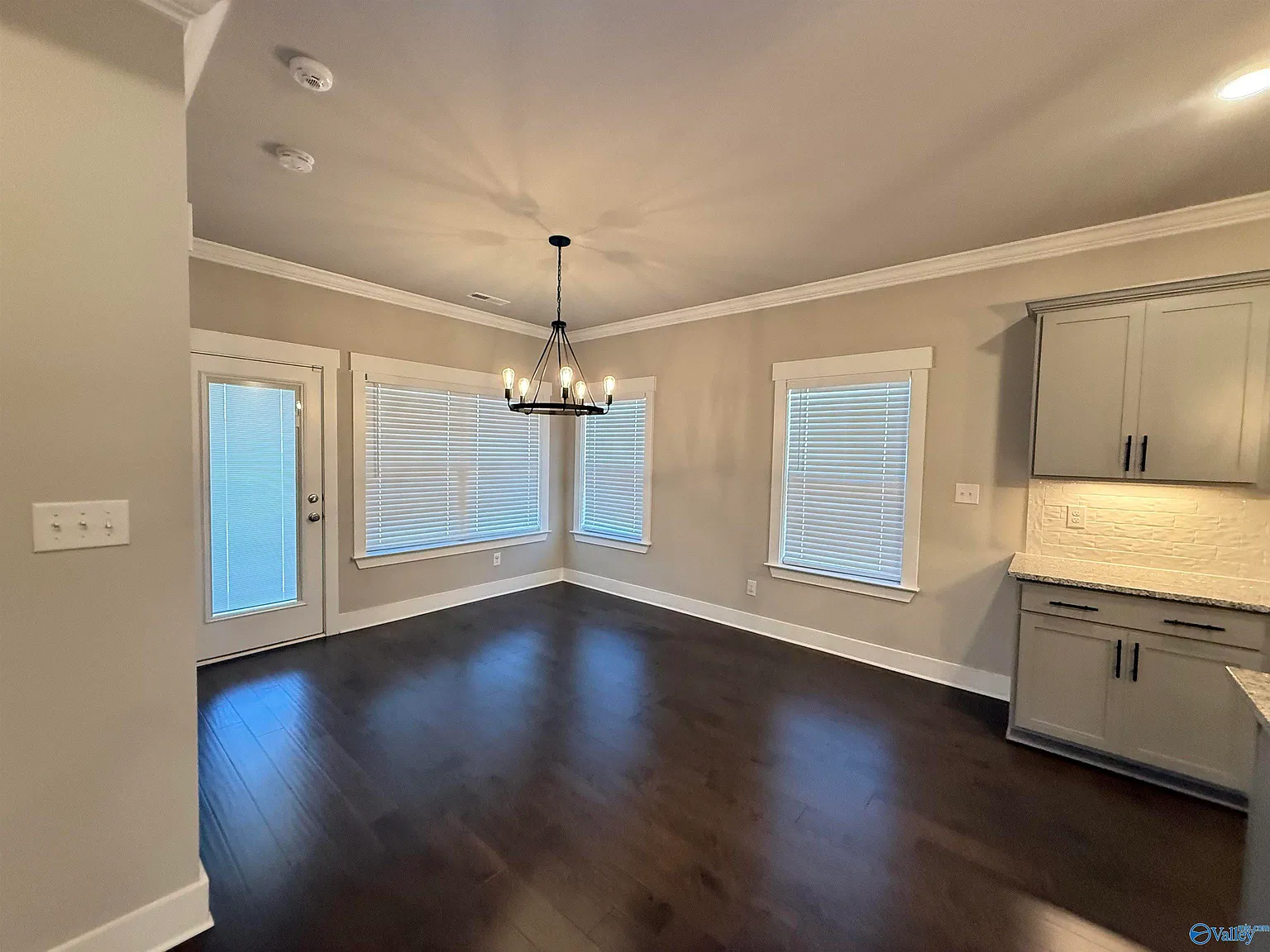 4 bed, 3.0 bath, 2117 sqft, $2,250 — Photo 4