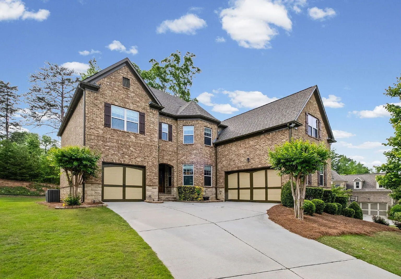 5 bed, 4.0 bath, 4438 sqft, $5,300 — Photo 1