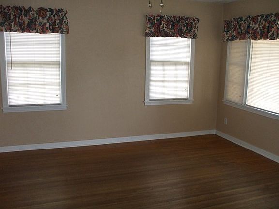 2nd image of 2329 1st St