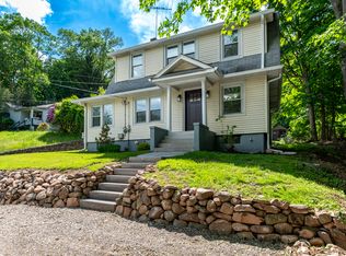 17 S Airmont Rd, Suffern, NY 10901