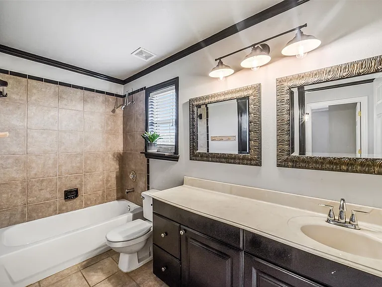 16302 Crossfield Dr — Photo 15