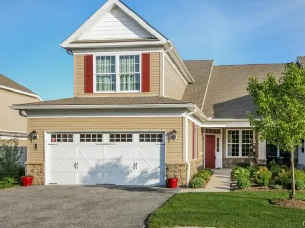7 Watkins Dr, Sandy Hook, CT 06482