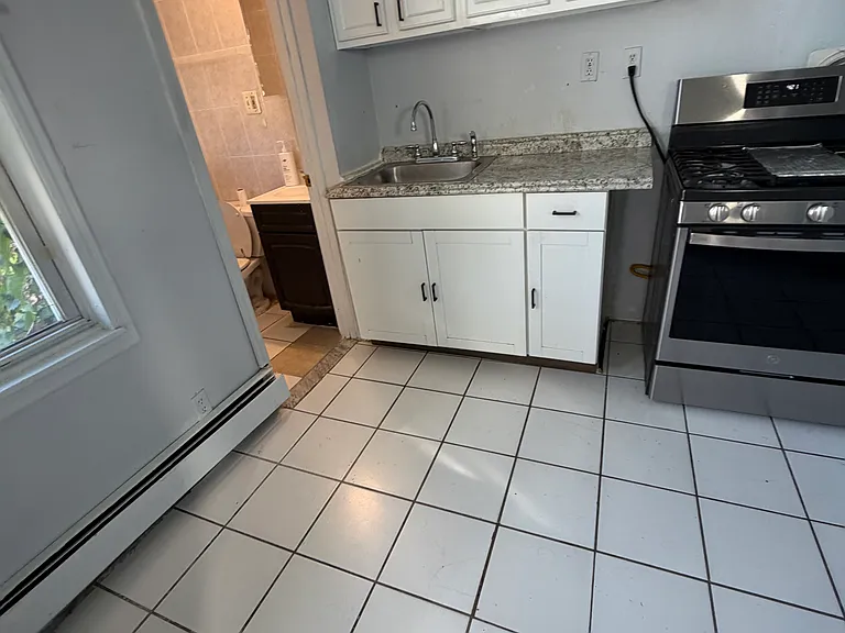 189 Griffith St #3 — Photo 2