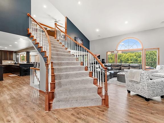 5th image of 2400 Jennifer Ln