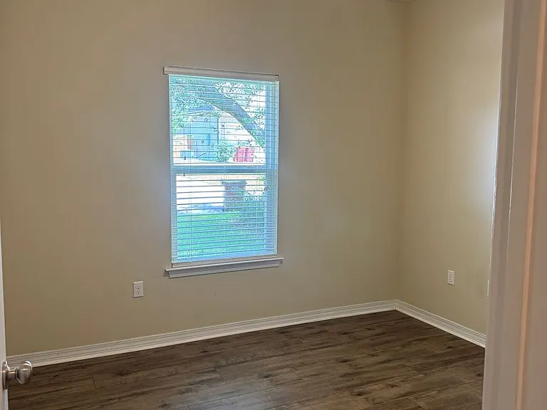 156 Creve Core Dr — Photo 32