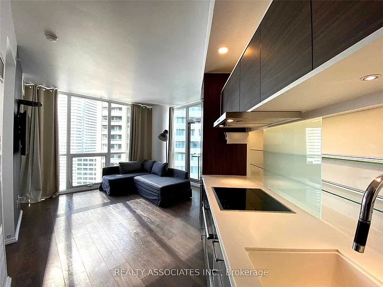 45 Charles St E #3107 — Photo 5
