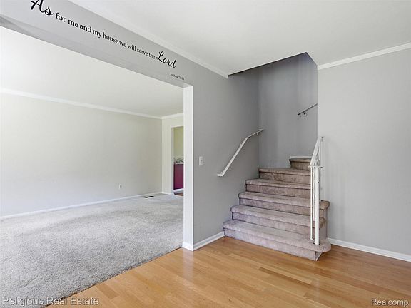 3rd image of 34184 Haldane Dr