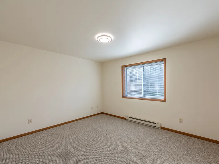 729 Van Es Pkwy — Photo 3
