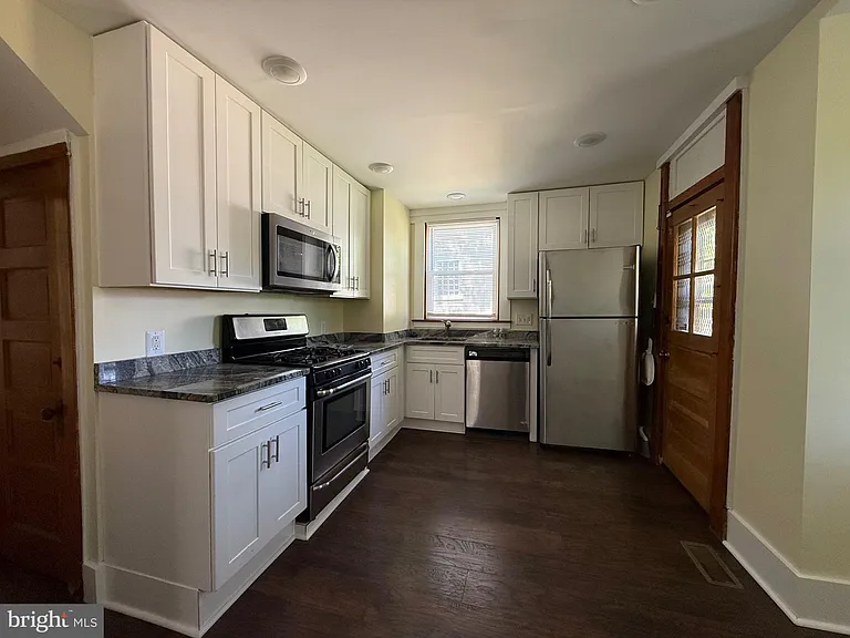 4007 Bateman Ave — Photo 5
