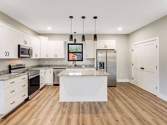 5th image of 613 Salem Heights Ln