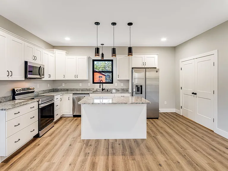 613 Salem Heights Ln — Photo 3