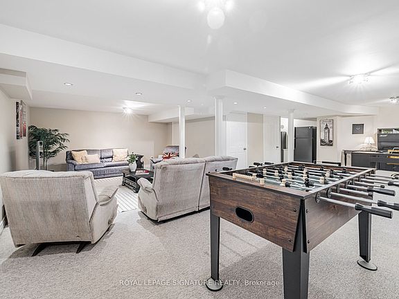 4th image of 129 Chiswick Cres