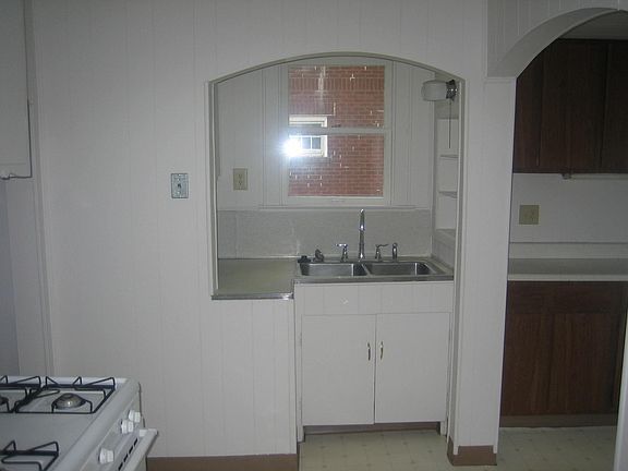5th image of 1363 Westwood Ave