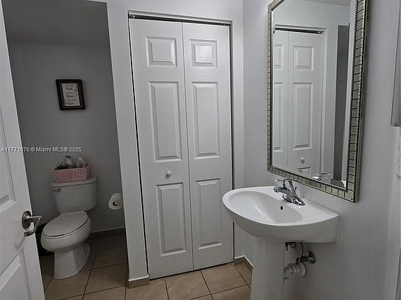 3rd image of 11245 NW 88th Ter
