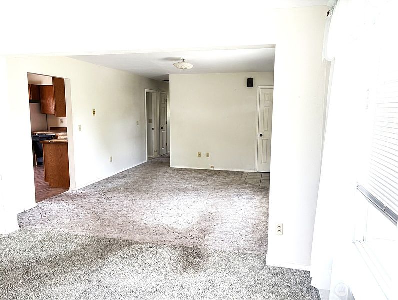 4th image of 8 Orchard Loop S.